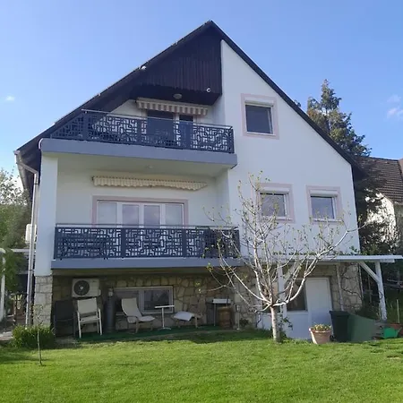 Lila Fuge Apartman Apartmán *