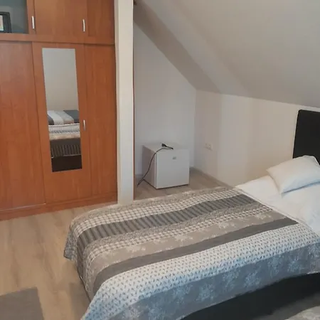 Lila Fuge Apartman Apartmán *