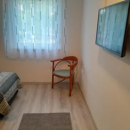 Lila Fuge Apartman Διαμέρισμα