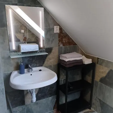 Lila Füge Apartman Apartman *